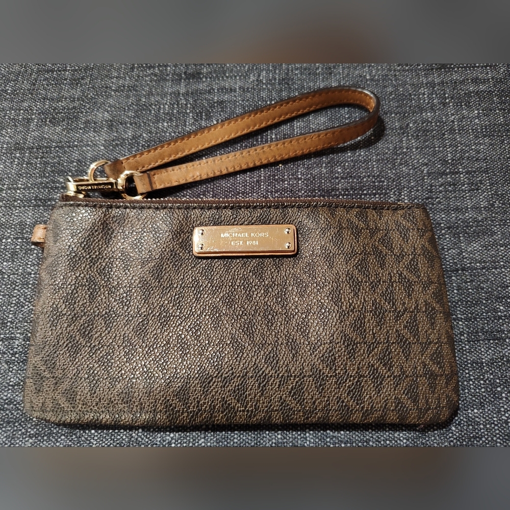 Michael Kors Jet Set Wristlet